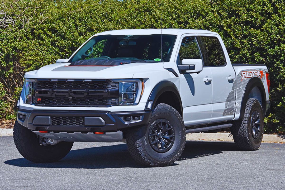 2022 Ford F-150 Raptor Review, Pricing, and Specs