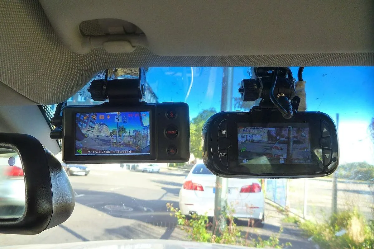 Does Dash Cam Record Inside The Car