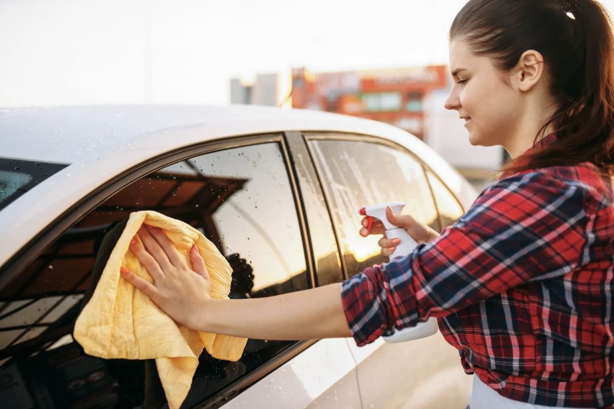 how to clean car windows that are tinted