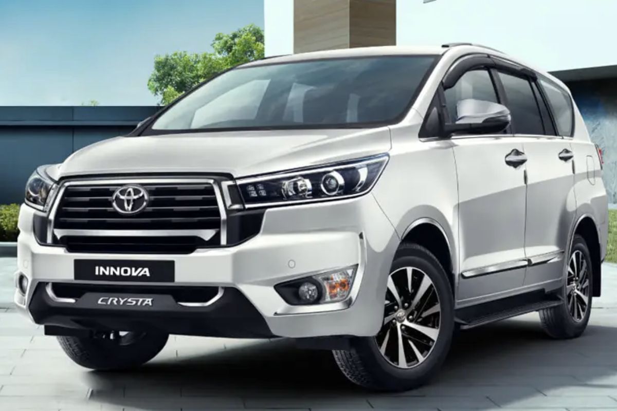 innova-crysta-mileage-variants-mileage-competitors-mileage-an
