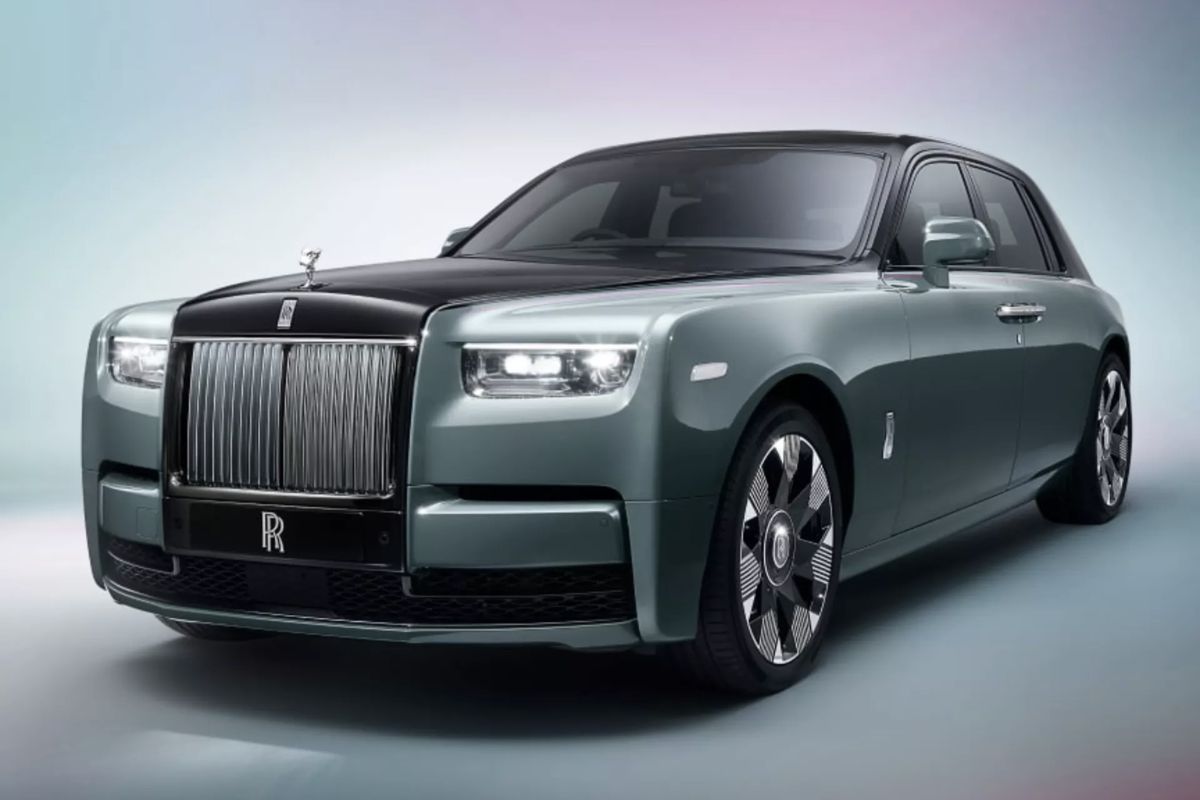 Rolls Royce Phantom Price in India, Colors, Mileage, Topspeed
