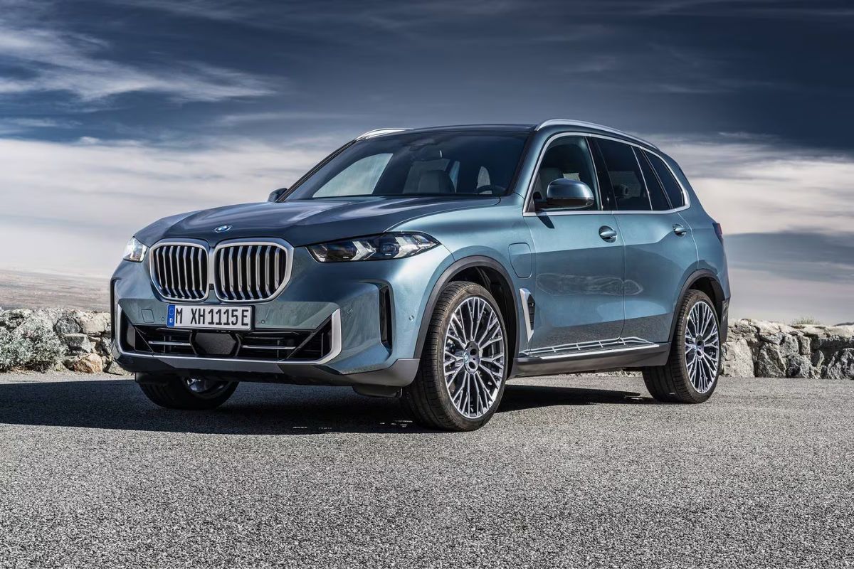 Read more about the article 2024 BMW X5 Price, Colours, Mileage, Top Speed, Specs and More